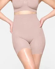 Pantalones cortos de cintura alta sin costuras que levantan la cadera